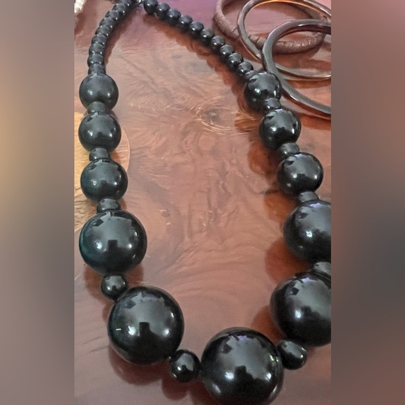 Jewelry Lot for a Fashionista. Necklaces, Bangles, and bracelets. - Picture 6 of 11